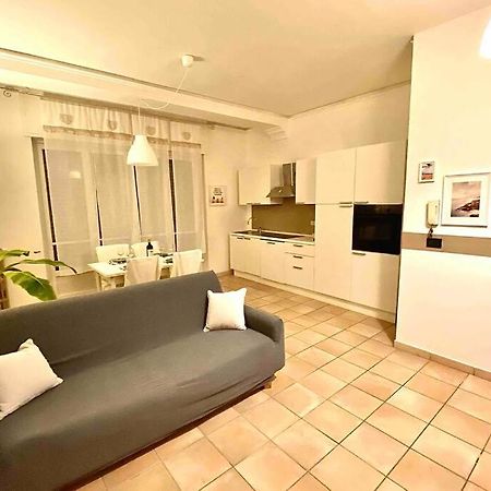Appartamento Cozy In Super Centro! آستي المظهر الخارجي الصورة